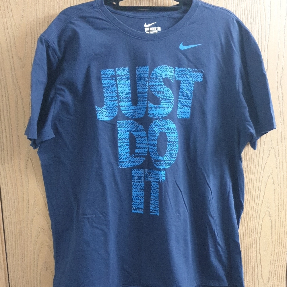 Nike Men's Navy Short-Sleeve 'Just Do It' Graphic Tee with Light Blue Print